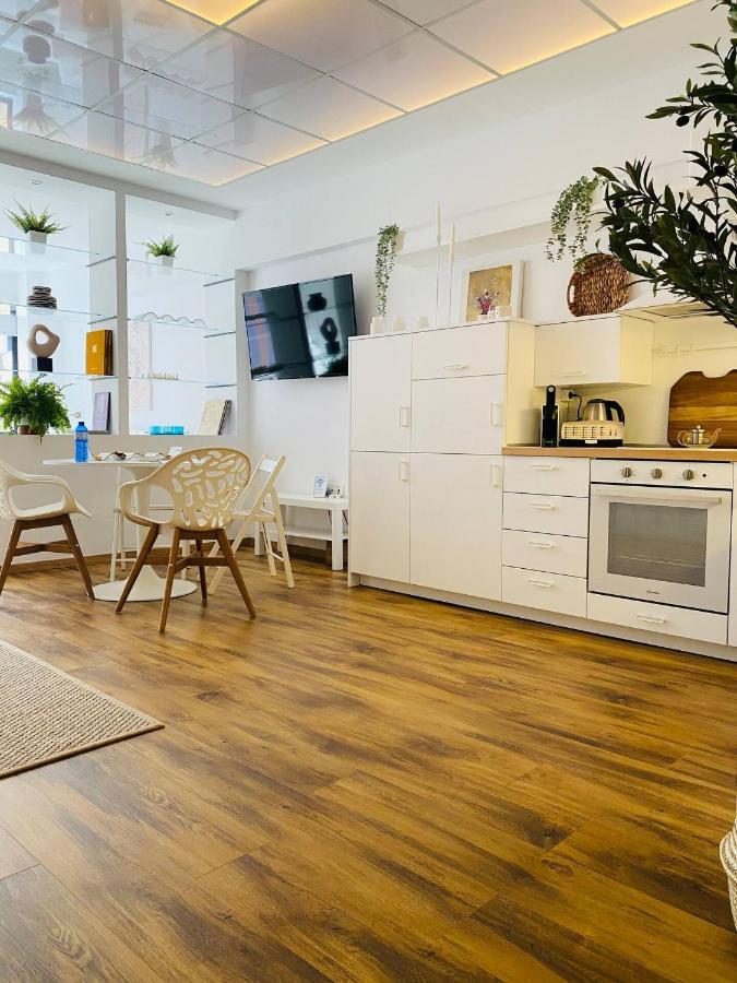 Felicity Loft In Thessaloniki _ Accessible & Comfortable Buitenkant foto